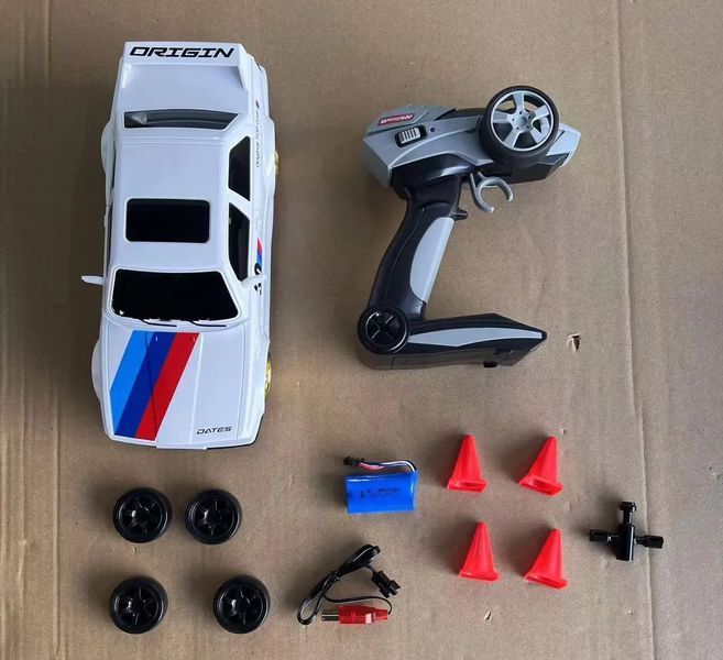 Дріфт Машинка на Пульті Керування BMW M3 RC Drift Car (E30) Біла 325 фото