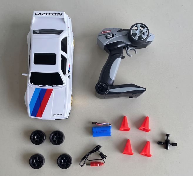 Дрифт машинка на радиоуправлении BMW M3 RC Drift Car (E30) Белая 325 фото